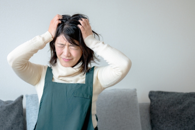 イライラしてる女性