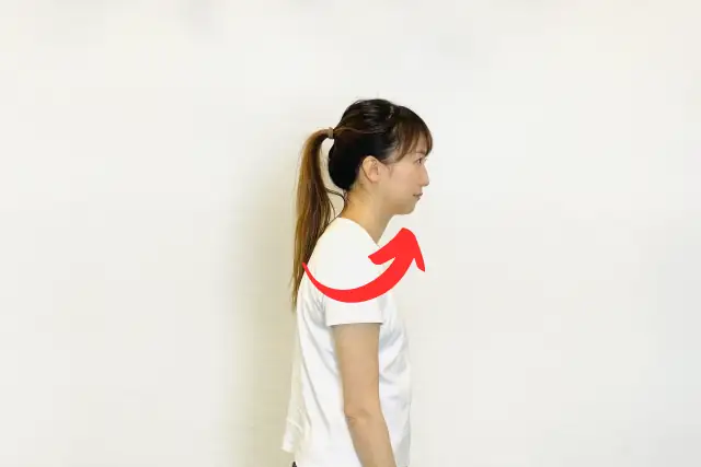 姿勢が悪くなったママの横姿